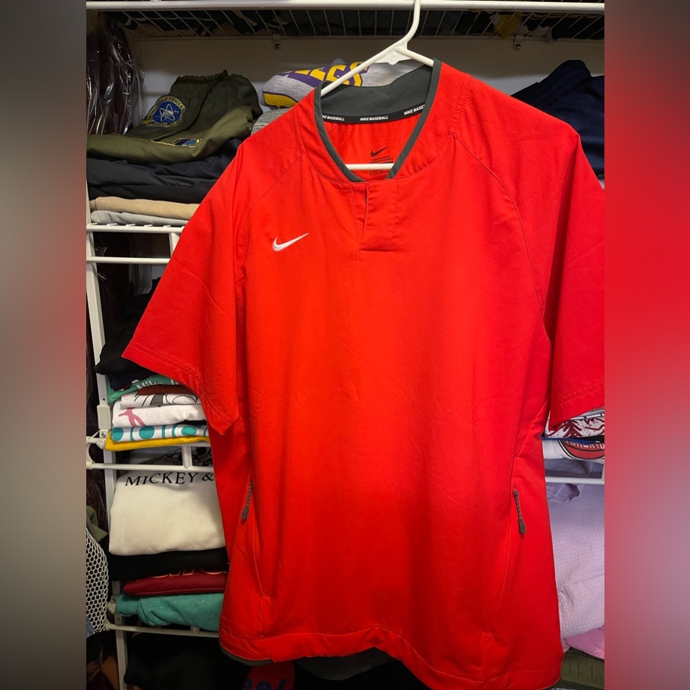 COPY - Men’s Nike baseball warm up like shirt.